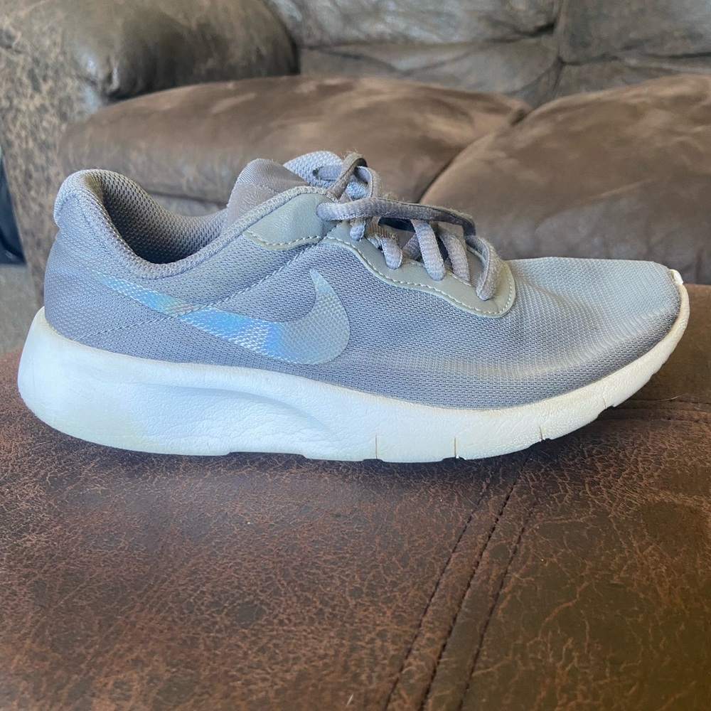 Girls Grey Nike Tennis Shoe